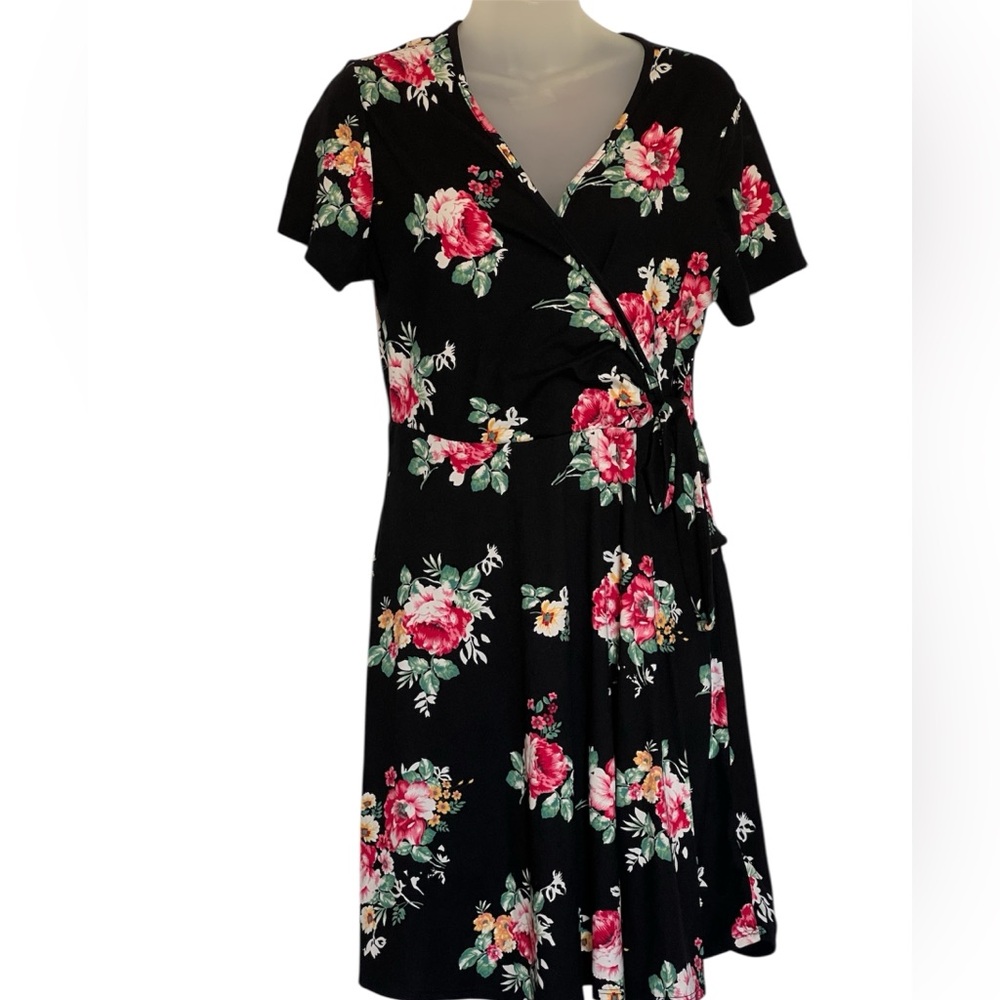 Floral tie wrap dress